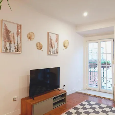 • Downtown • Walkable • Balcony Lisbon