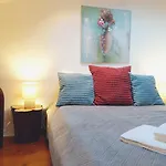• Downtown • Walkable • Balcony Apartamento