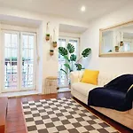 • Downtown • Walkable • Balcony * Lisboa